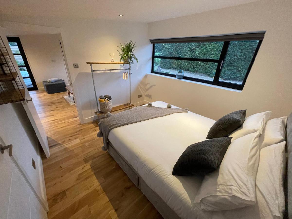 River Guest House With Jacuzzi Fire And Boat Hire Staines-upon-Thames Exterior foto