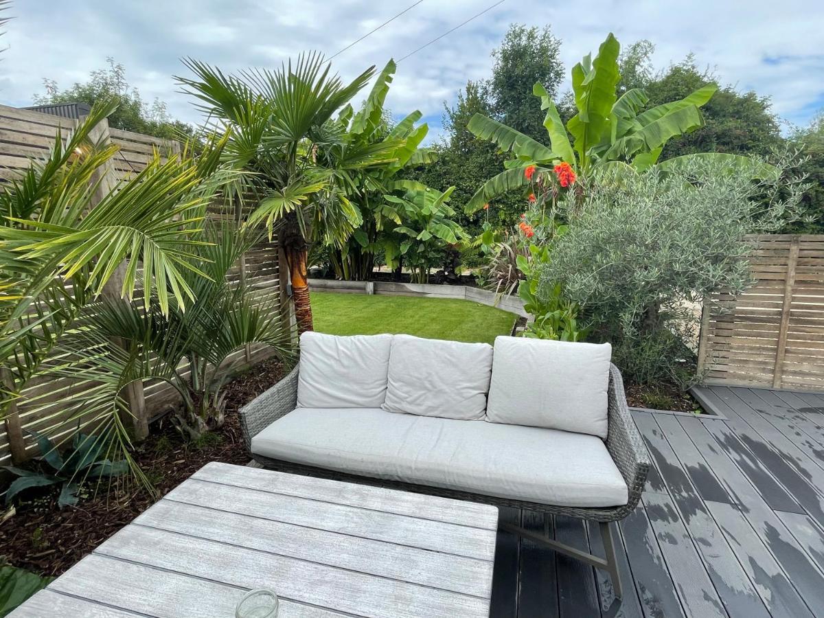 River Guest House With Jacuzzi Fire And Boat Hire Staines-upon-Thames Exterior foto
