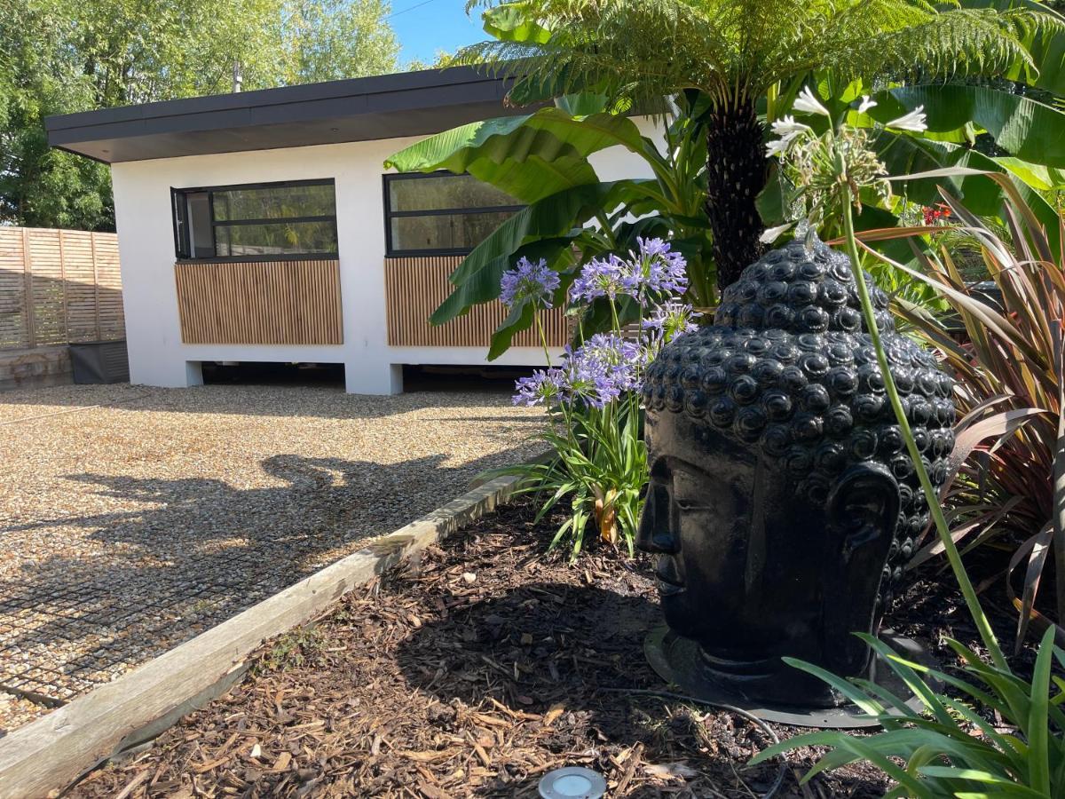 River Guest House With Jacuzzi Fire And Boat Hire Staines-upon-Thames Exterior foto