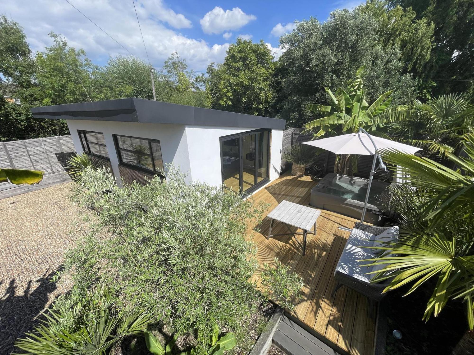River Guest House With Jacuzzi Fire And Boat Hire Staines-upon-Thames Exterior foto