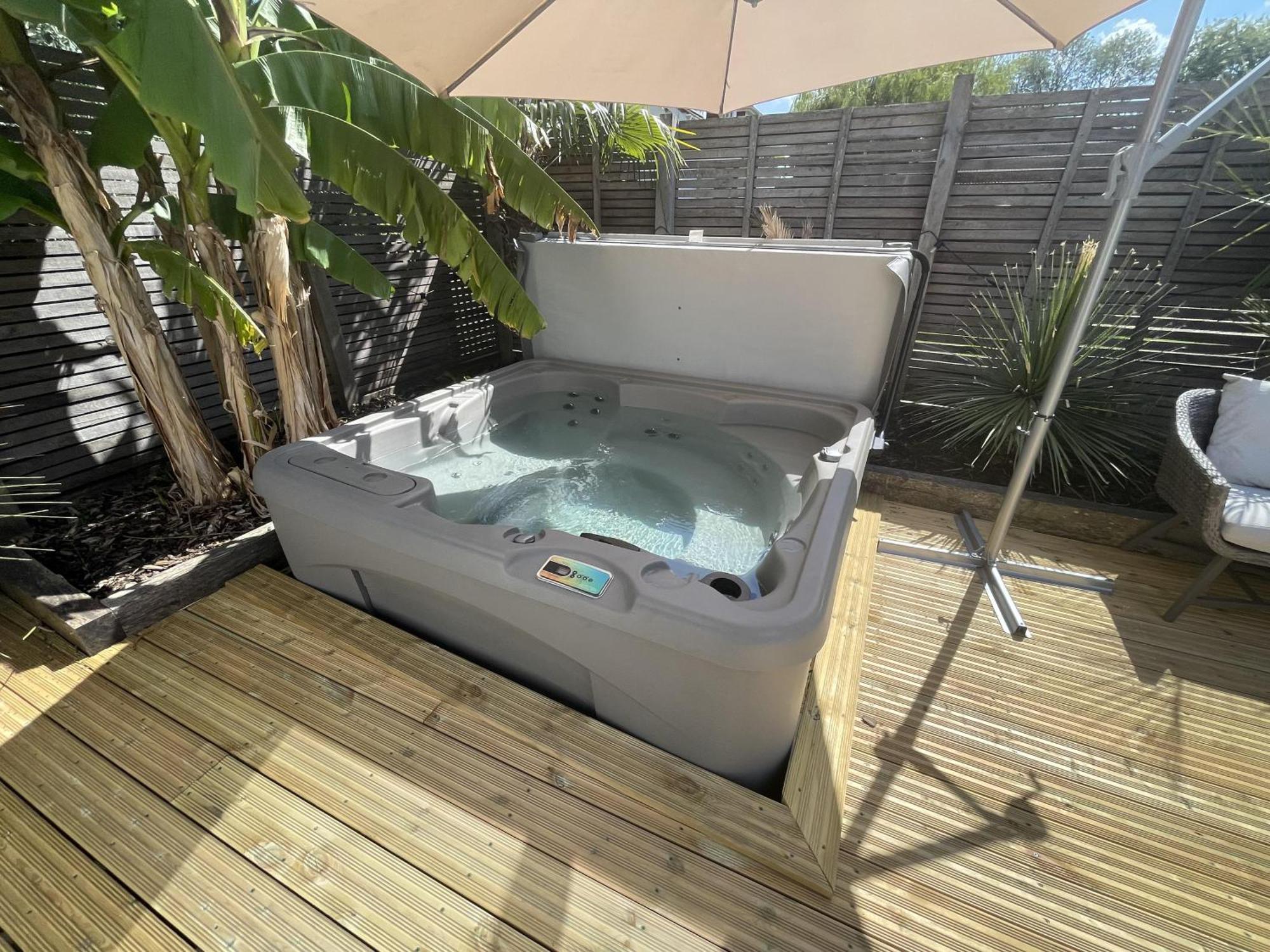 River Guest House With Jacuzzi Fire And Boat Hire Staines-upon-Thames Exterior foto